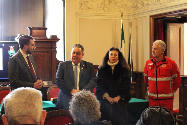 Croce Rossa e Poste donano un defibrillatore al Comune di Rieti