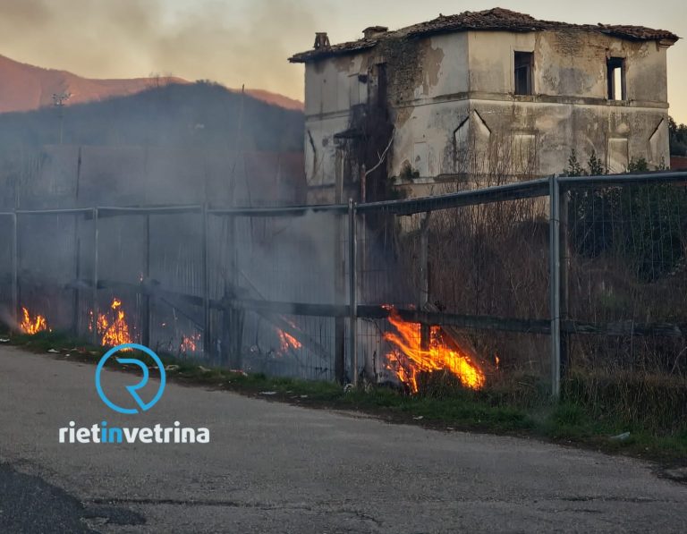 Incendio in via De Gasperi zona Pattinodromo di Rieti