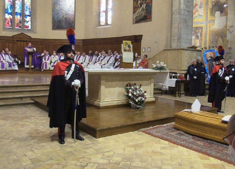 Esequie monsignor Delio Lucarelli, l’omelia del vescovo Vito Piccinonna