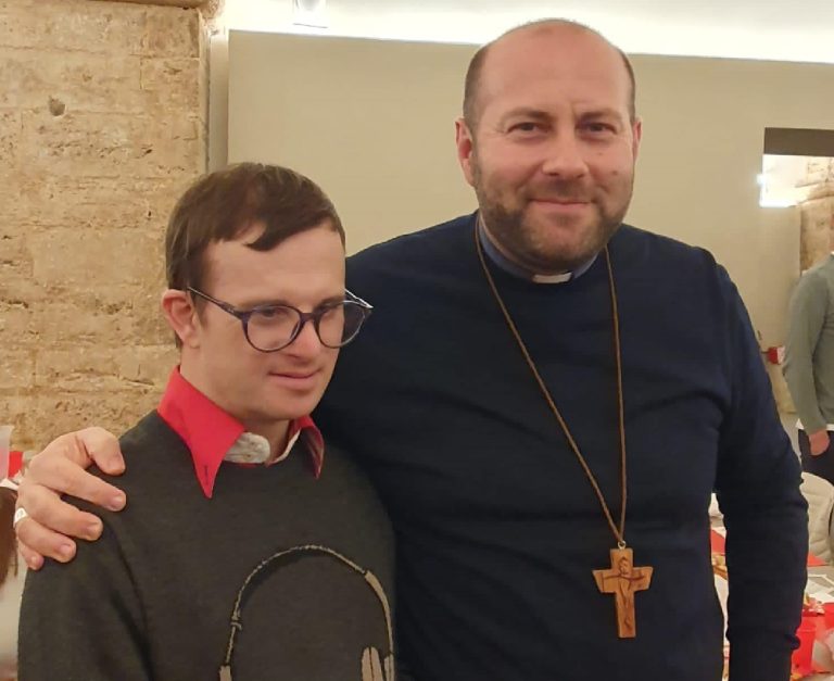 Reunion natalizia per ragazzi e operatori del Centro Inclusivo. Ospite anche il vescovo Piccinonna