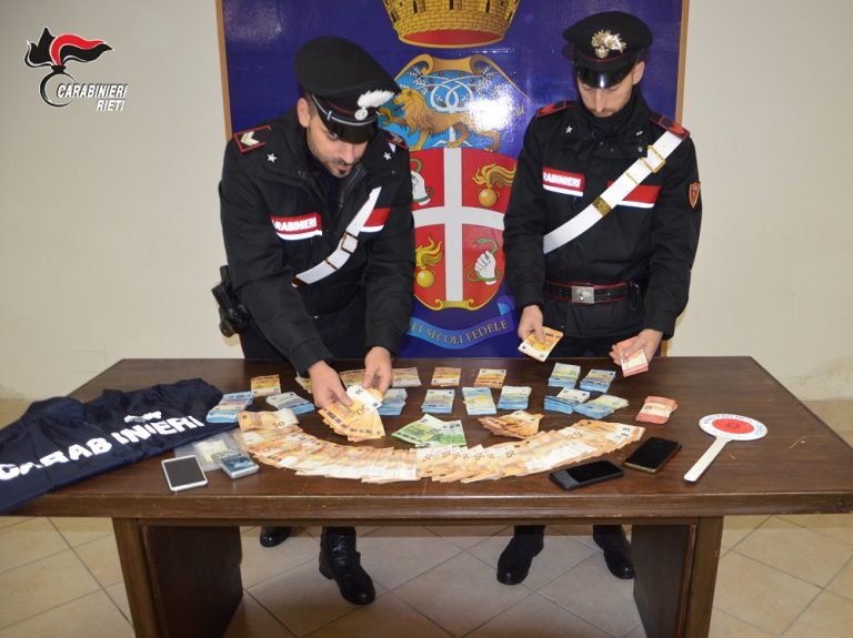Sorpresi a Sala (Rieti) con droga e 27.000 euro. Denunciati due extracomunitari da Carabinieri