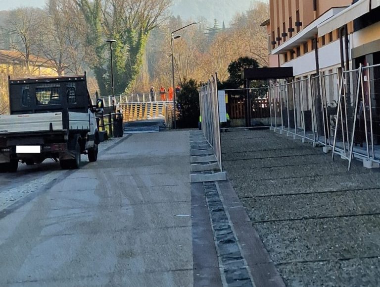 Iniziati i lavori per completare la nuova pavimentazione di Lungovelino Bellagamba