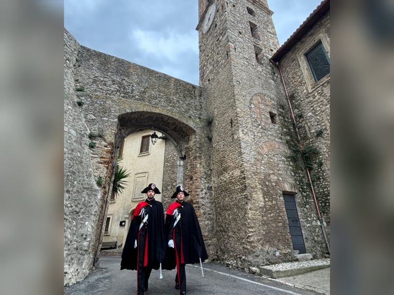 L’Arma Carabinieri nazionale celebra il Reatino con questa foto dei militari a Poggio Mirteto