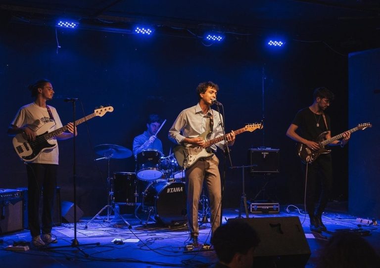 ►VIDEO – Ad “A tu per tu” ospite la band “Giovedi”