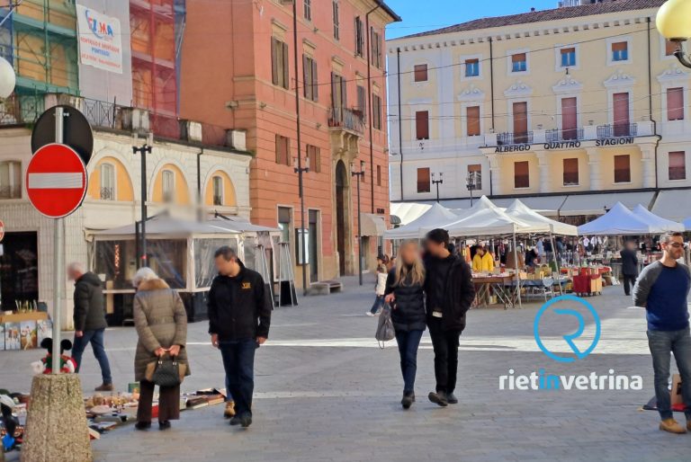In piazza del Comune a Rieti ti aspetta il Mercatino dell’Antiquariato