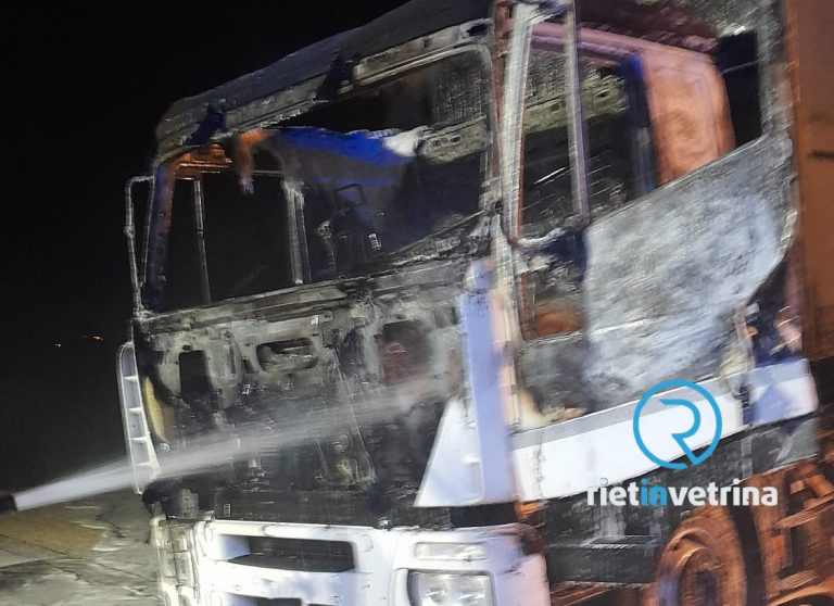 Camion in fiamme nella notte tra Poggio Nativo e Farfa