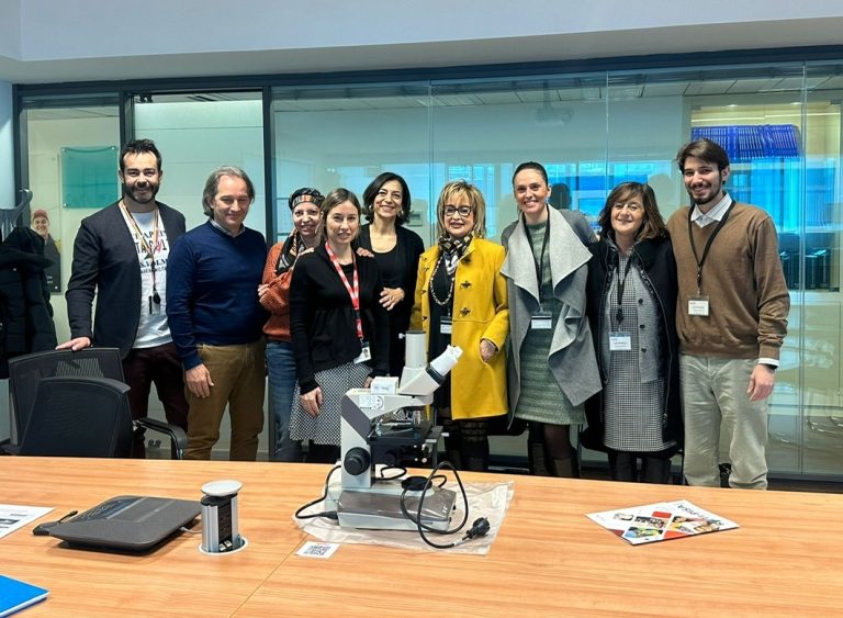 Takeda dona un microscopio ottico al Liceo Scientifico di Rieti