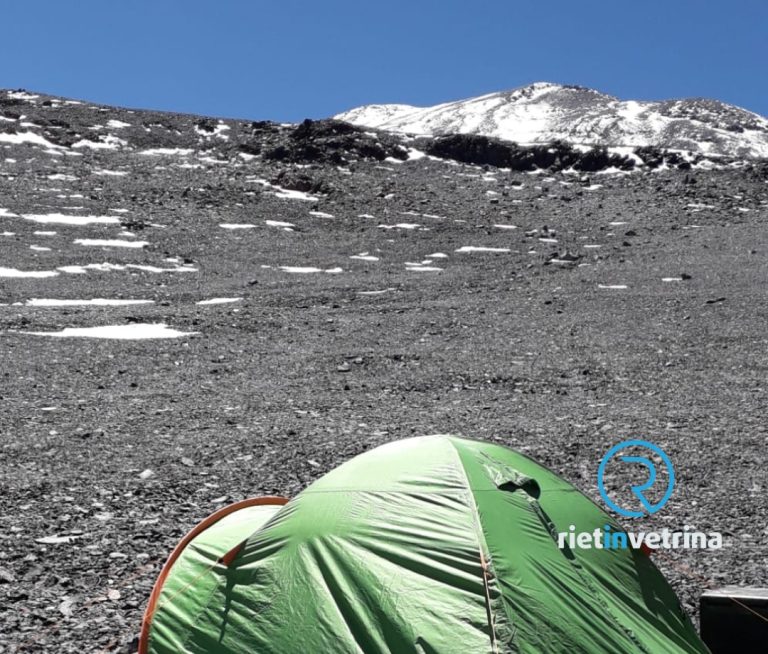Spedizione Arnaldo Millesimi, foto dal Campo Base. Sullo sfondo il Monte Veladero