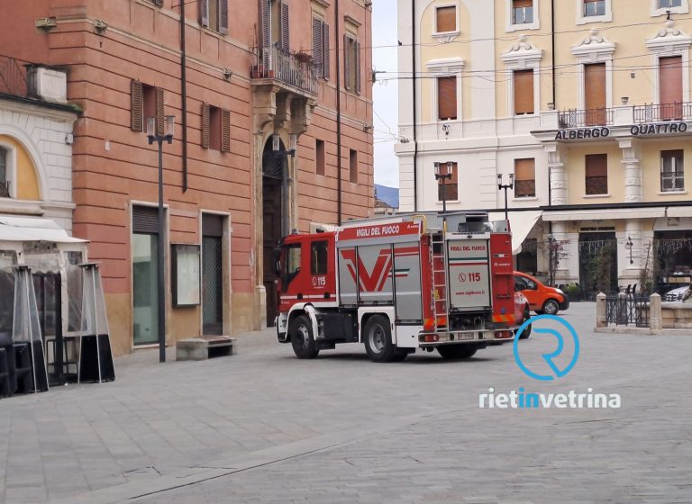 Trovata una granata nel cortile di un palazzo in piazza del Comune a Rieti. Si attendono gli artificieri