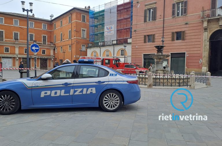 ►VIDEO – Rieti, trovata una granata in un palazzo di piazza Vittorio Emanuele II