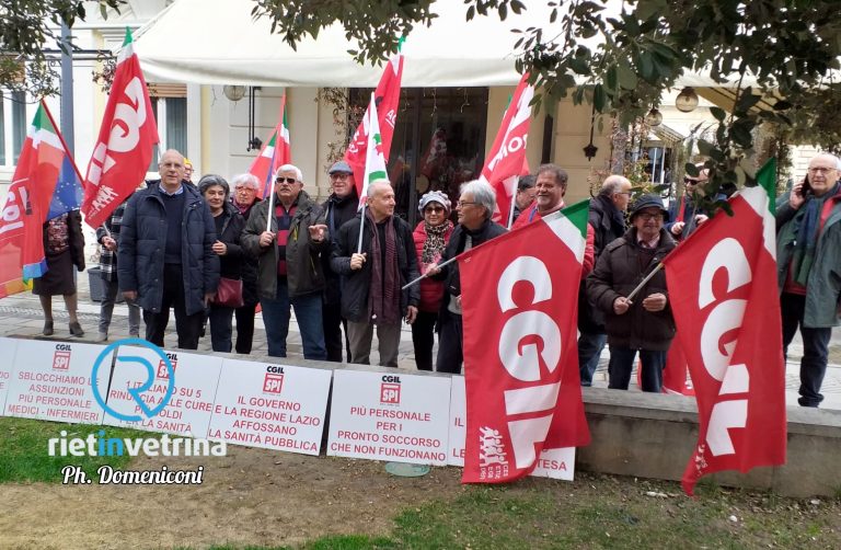Lo SPI CGIL in presidio davanti alla Prefettura di Rieti per combattere le lunghe liste di attesa