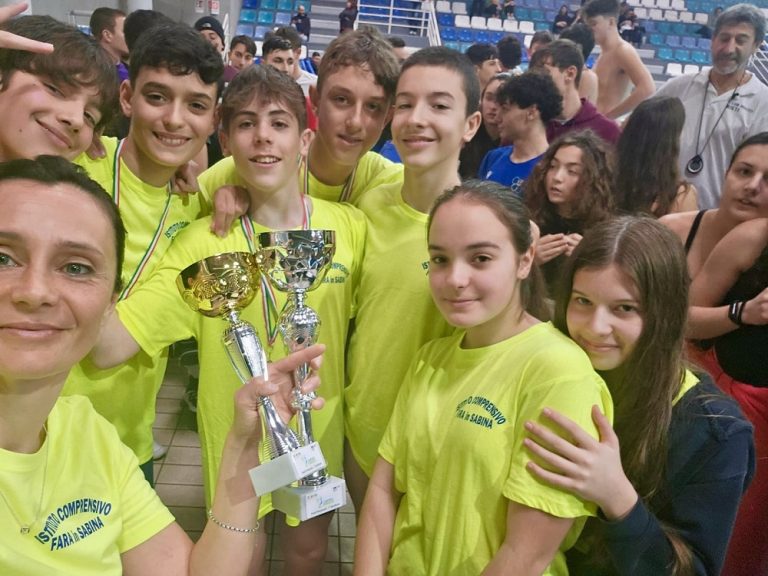 Campionati studenteschi di nuoto, grande successo dei ragazzi della Scuola Media di Passo Corese