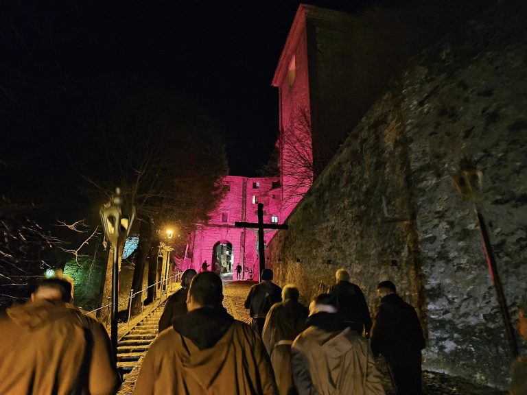 La Via Crucis a Contigliano – LE FOTO