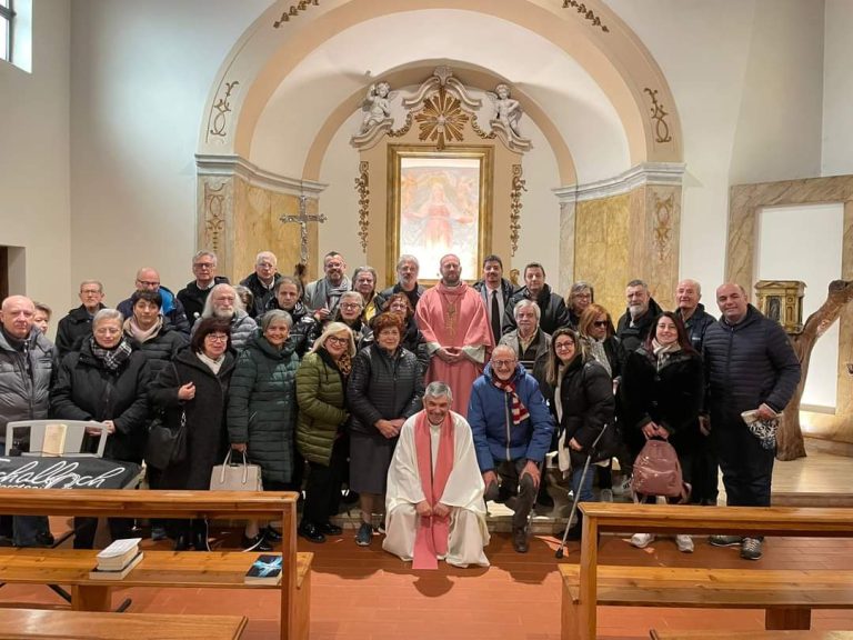 A Santa Rufina il vescovo Piccinonna con i componenti per l’assistenza ai sordi