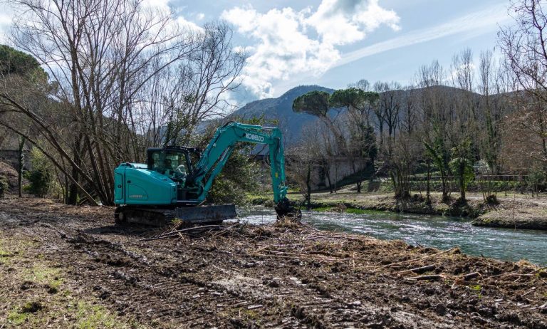 Proseguono i lavori di bonifica delle sponde del Fiume Velino