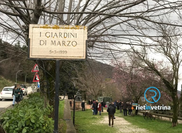►VIDEO – Flash Mob ai “Giardini di Marzo” in ricordo di Lucio Battisti nel giorno del suo compleanno