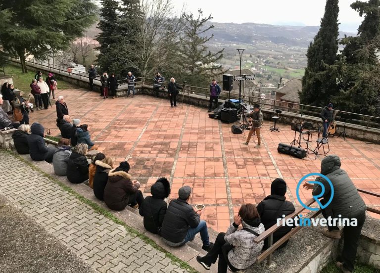 Flash Mob ai “Giardini di Marzo” in onore di Lucio Battisti – LE FOTO