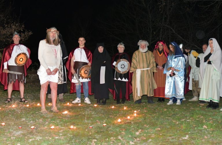Emozioni alla Via Crucis a Pace di Pescorocchiano