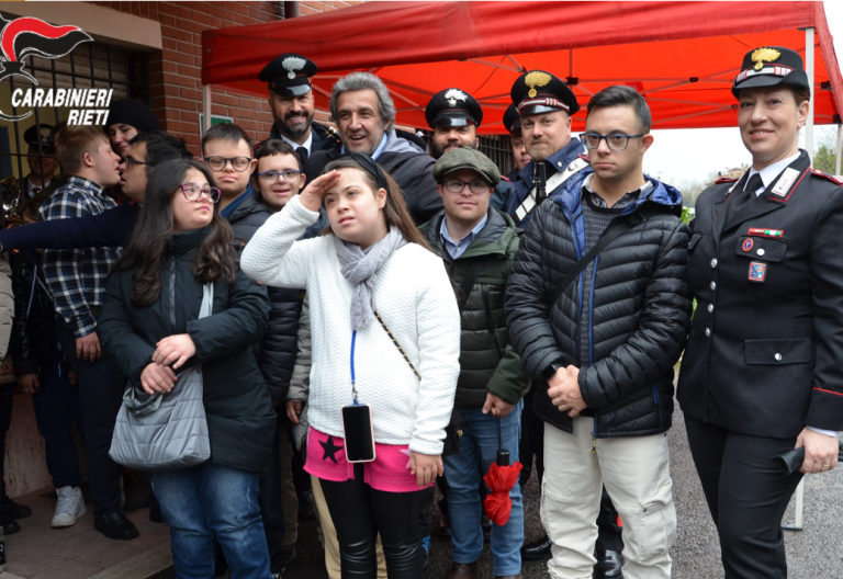 I Carabinieri di Poggio Mirteto con Flavio Insinna incontrano  i ragazzi dell’Associazione Italiana Persone Down – LE FOTO