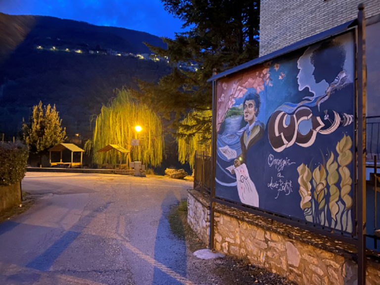 Murale in ricordo di Lucio Battisti al Lago di Paterno
