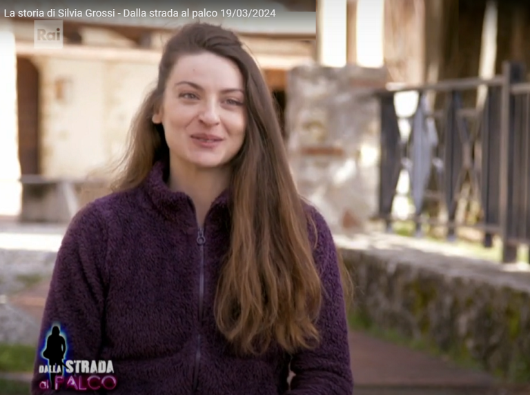 La contorsionista reatina Silvia Grossi su RAI 2 nel programma “Dalla strada al palco” – VIDEO