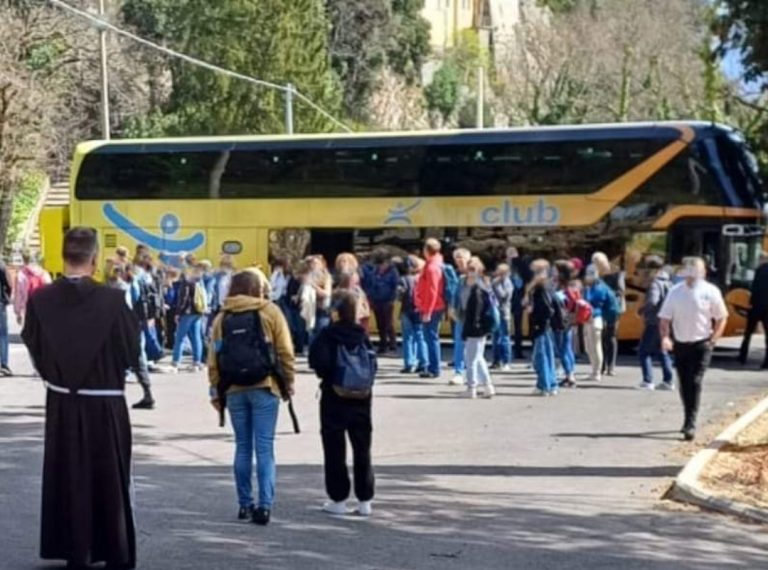 Greccio meta per migliaia di turisti, anche americani e polacchi