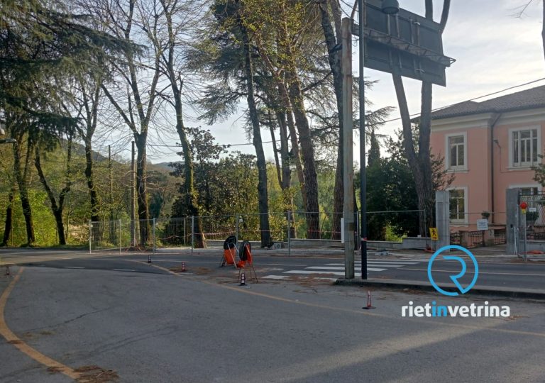 Dopo tante segnalazioni eliminate le transenne del cantiere terminato su Ponte Cavallotti