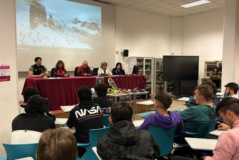 Giornata formativa per gli studenti del Rosatelli di Rieti con il progetto pilota “Look up to the sky”