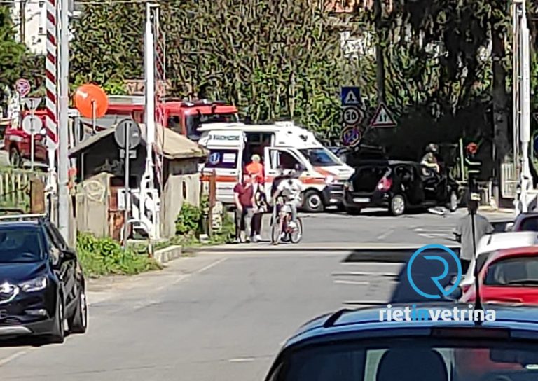 Incidente stradale incrocio via Porrara – via Ricci. Auto finisce contro il muro