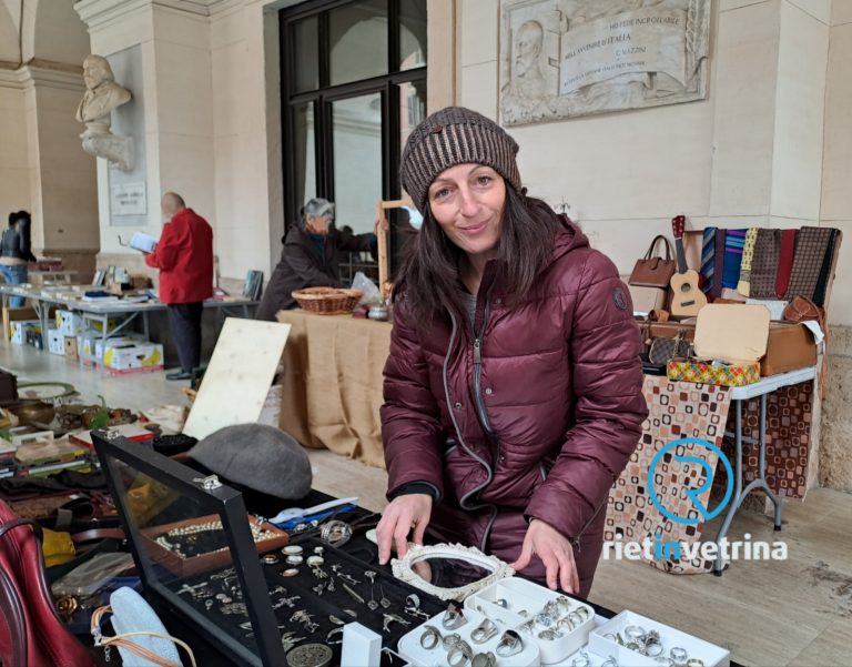 In piazza del Comune a Rieti c’è il Mercatino dell’Antiquariato
