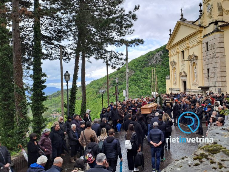 Migliaia di persone hanno detto addio a Claudio Di Muzio