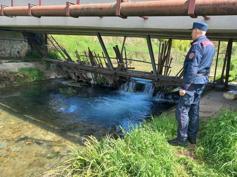 Sequestrata paratia abusiva lungo il canale di Santa Susanna