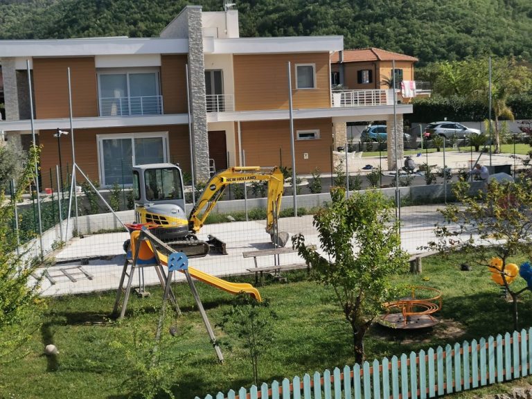 Iniziati i lavori di riqualificazione area sportiva parrocchia di Vazia