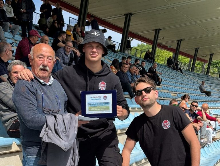 La tifoseria della SSA Rieti omaggia Massimo Piermarini