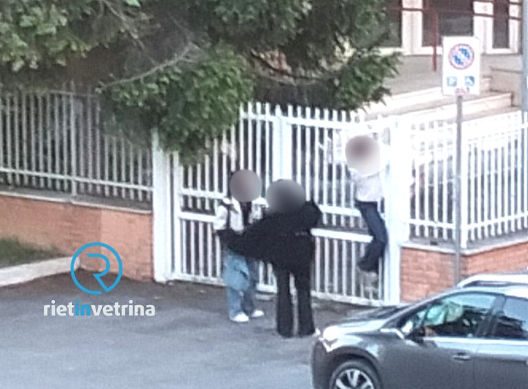SEI TU IL REPORTER – “Ragazzi entrano di nascosto nella scuola di Villa Reatina dichiarata pericolante”