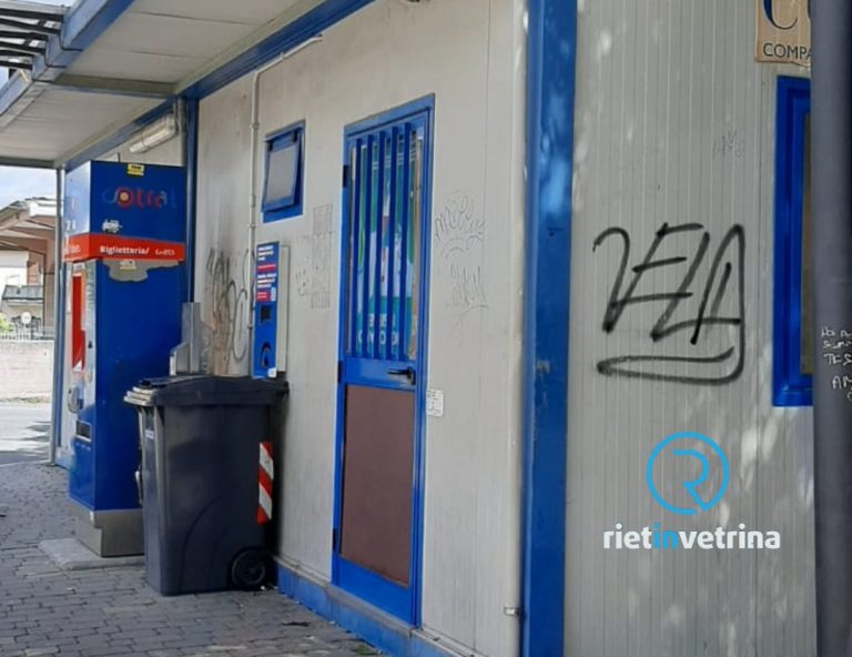 SEI TU IL REPORTER – “Da più di un anno trovo il tabellone Cotral FS a Rieti guasto e la saletta di attesa chiusa”