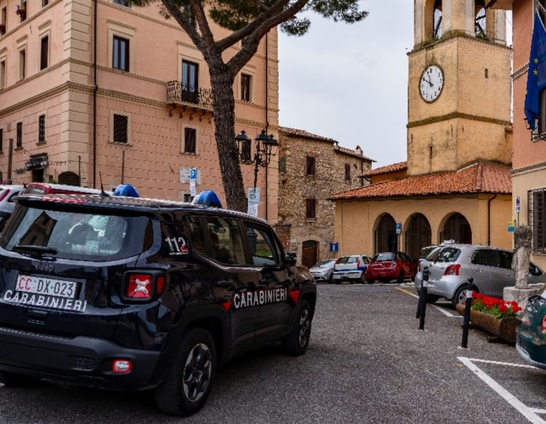 Denunciati due extracomunitari che si fingevano  assicuratori