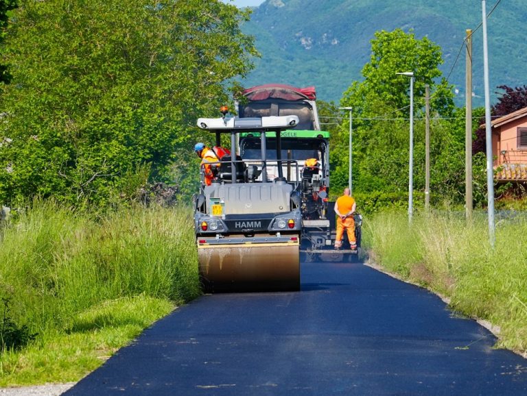 In corso lavori di asfaltatura in via Velinia