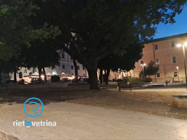 Potatura alberi in piazza Oberdan per permettere una maggiore illuminazione notturna