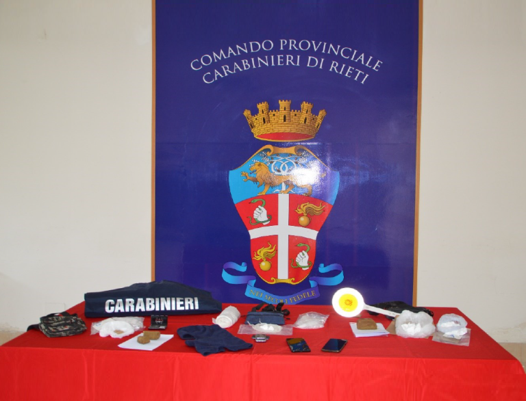 A Maglianello i Carabinieri smantellano piazza di spaccio allestita in un bosco. Fermato uno straniero