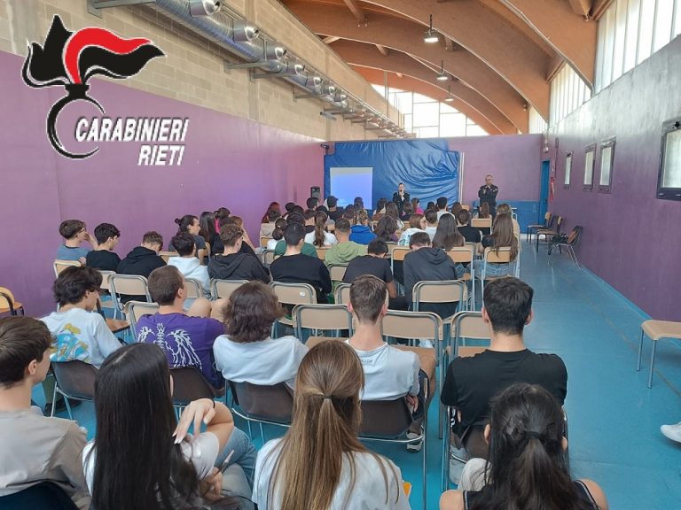 I Carabinieri incontrano gli studenti di Passo Corese