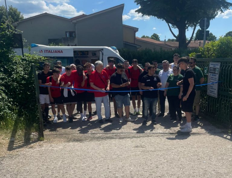 Taglio del nastro per l’Official School Party