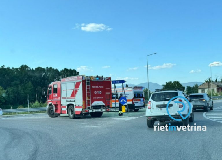 Incidente nella rotatoria di Passo Corese. Coinvolti due auto e una moto