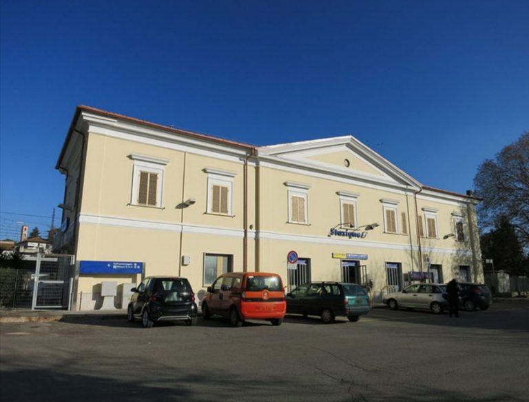 Proposta di studio di riconversione del fabbricato viaggiatori stazione Fara in Sabina