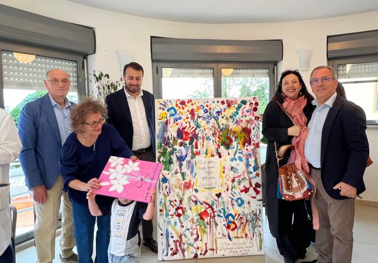 I bambini del Sabin donano un quadro all’Hospice San Francesco