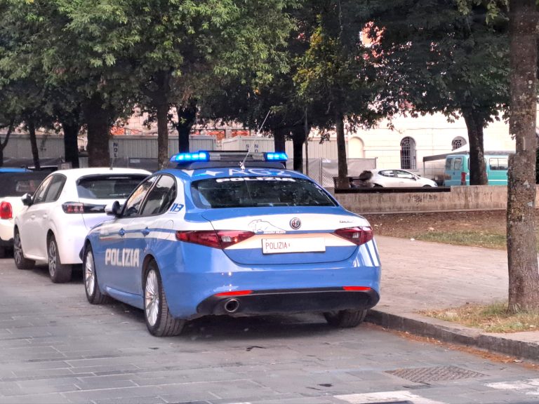Piazza Mazzini ancora teatro di malvivenza: tunisino armato di un coltello di 30cm deruba un turco