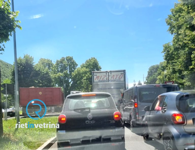 Incidente frontale a San Giovanni Reatino. Traffico bloccato sulla Salaria
