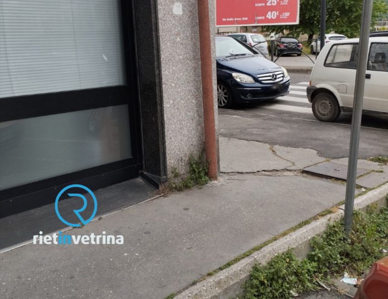 SEI TU IL REPORTER – “In viale Matteucci per i disabili marciapiedi impraticabili”