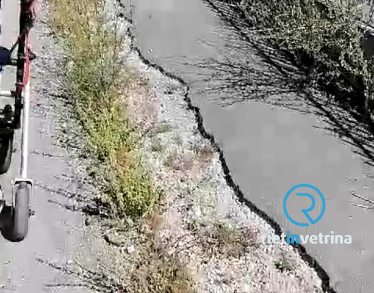 SEI TU IL REPORTER – “Questo il marciapiede di via Pascoli. Bisogna camminare in strada”
