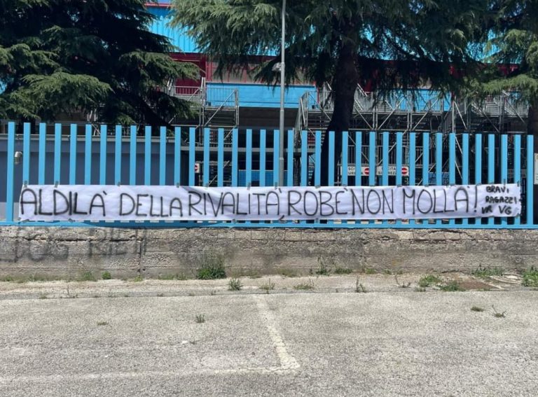 Uno striscione per Roberto Pietropaoli